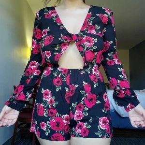 Kendall & Kylie rose romper 🌹🖤